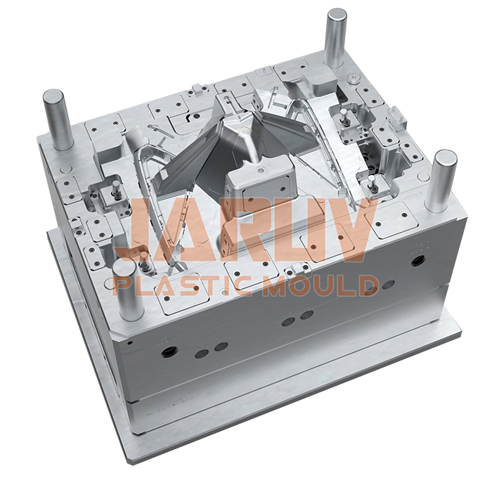 高光电镀饰条模具 05